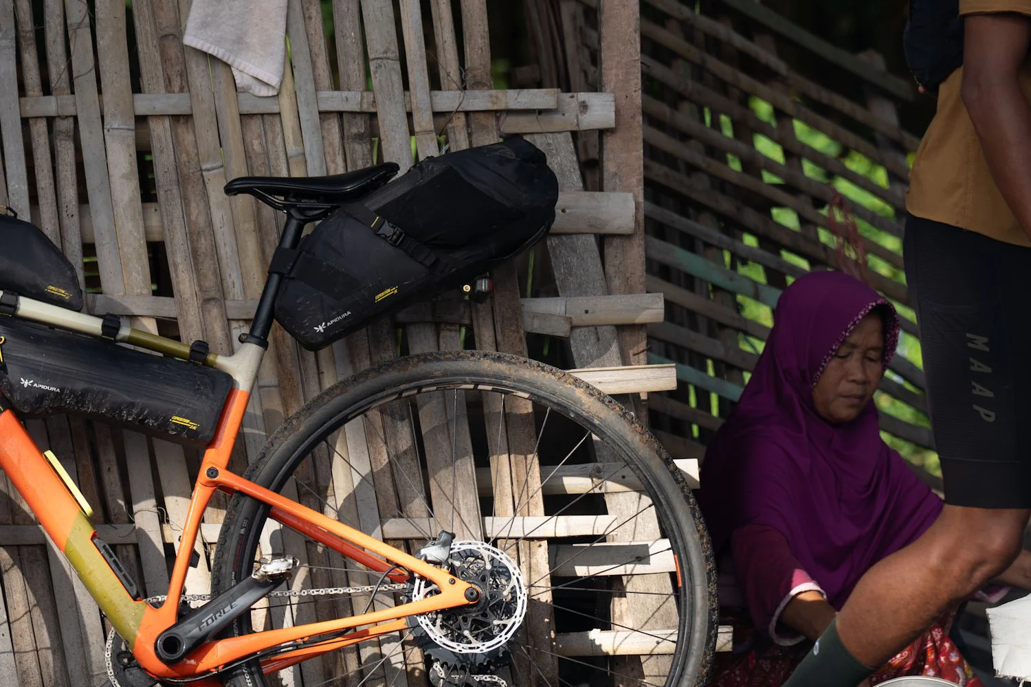 Apidura Expedition Black Saddle Pack - Image 7